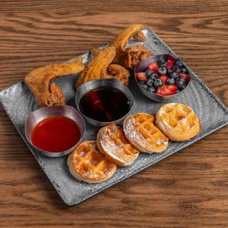 Chicken Waffle Boards/ wafle y Alitas de pollo